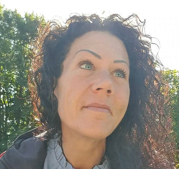 Sofia Nordstedt reiki master, psychic medium, astroligogy, shaman. Owner of The Seer´s Garden. The eclipse flame priestess.